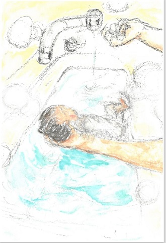 蛇口から注がれる水の中で大人の手に支えられた赤ちゃんが沐浴している様子を描いた絵画作品